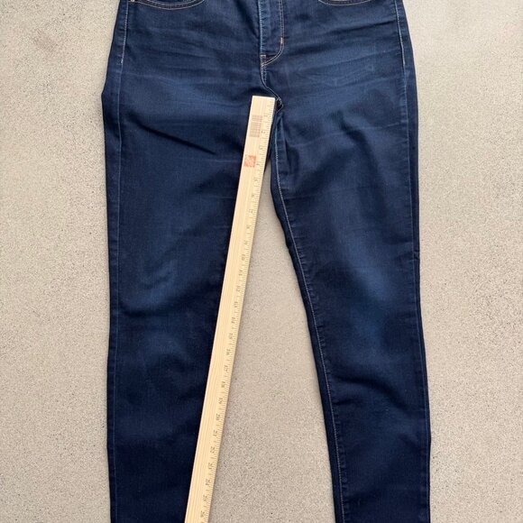 Levi's 311 Shaping Skinny Dark Wash - Size 30 - Picture 5 of 9